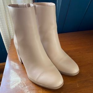 Excellent condition cream/ off white booties